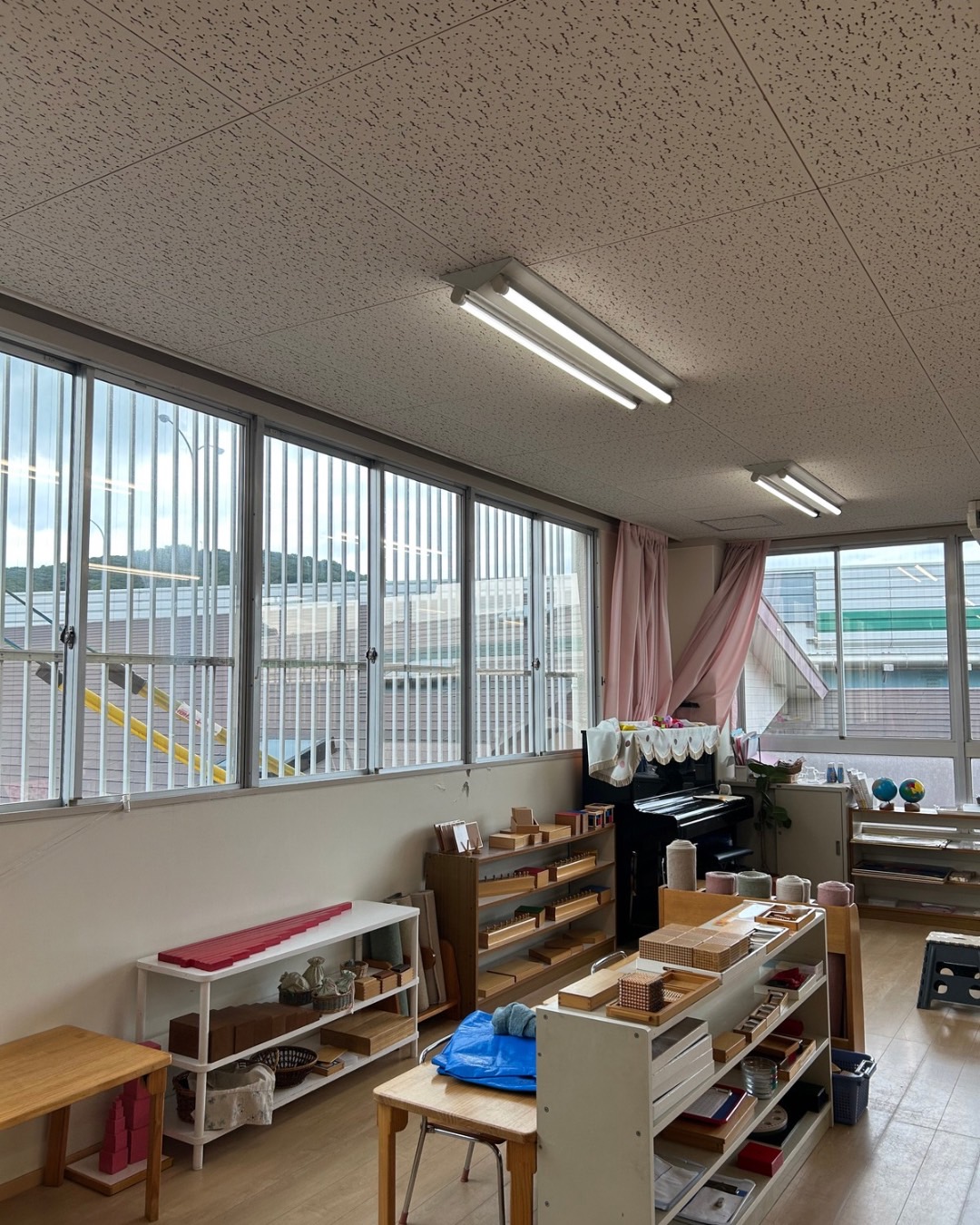 水巻町幼稚園　窓ガラスフィルム施工事例　遮熱フィルム　グラフィル　NS60　室内側